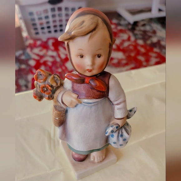 HUMMEL FIGURINE Weary Traveller Goebel #204 Germany Amazing Condition RARE - Picture 1 of 9